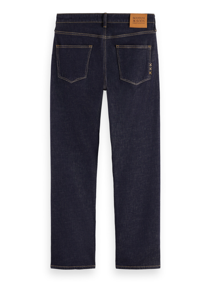 the zee straight fit jeans stay dark