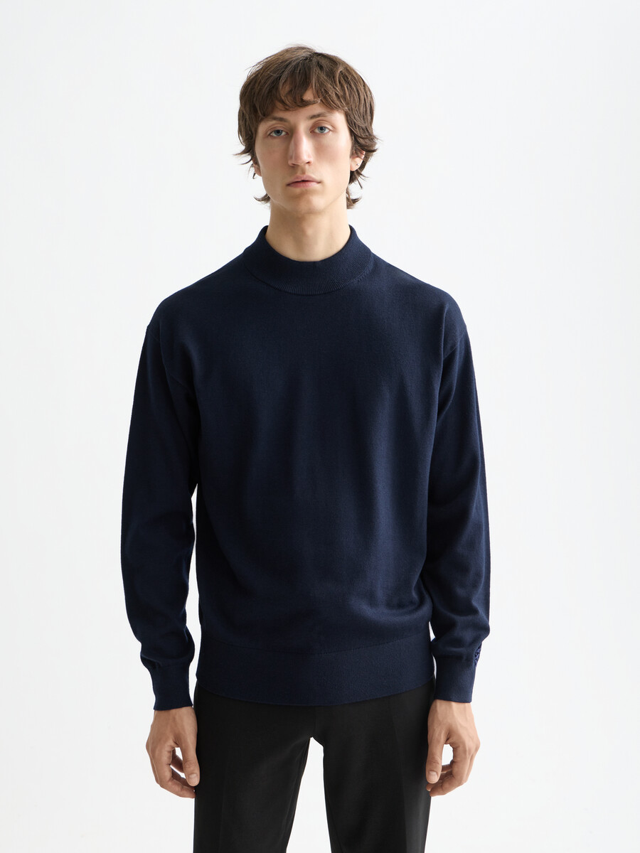 essentials — drop shoulder mock neck pullover