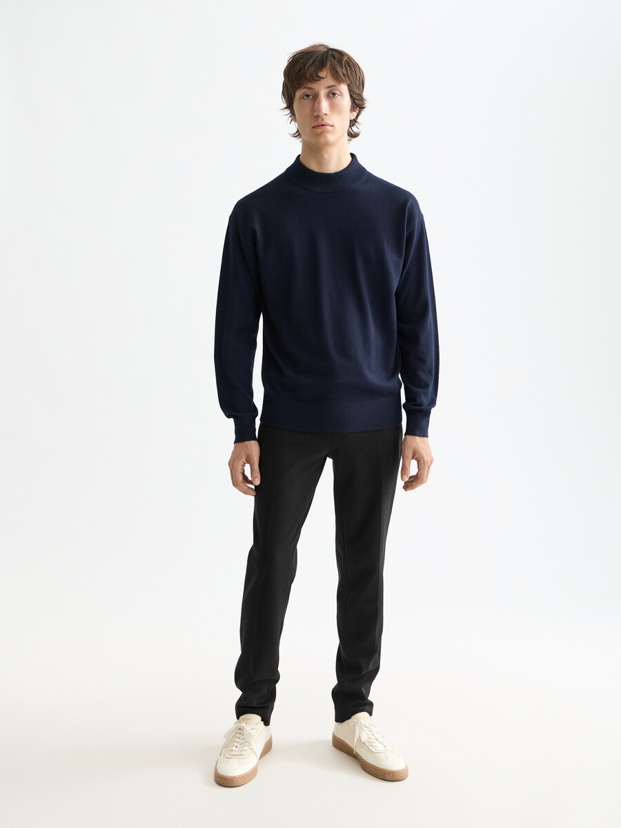 essentials — drop shoulder mock neck pullover