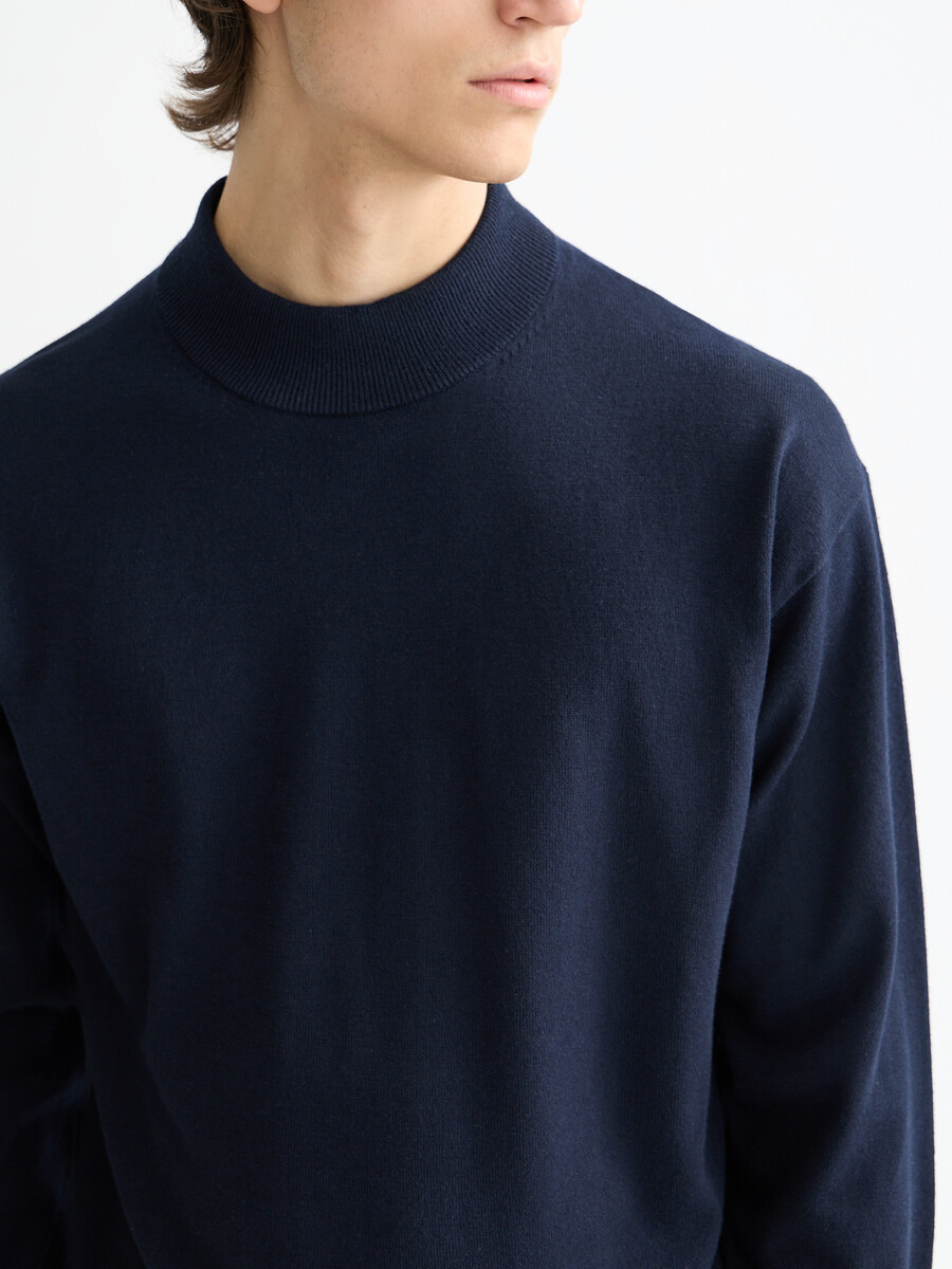 essentials — drop shoulder mock neck pullover