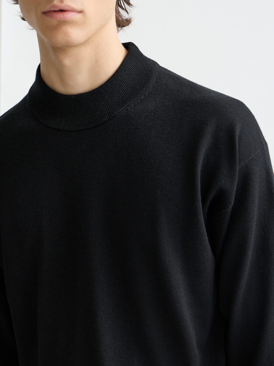 essentials — drop shoulder mock neck pullover